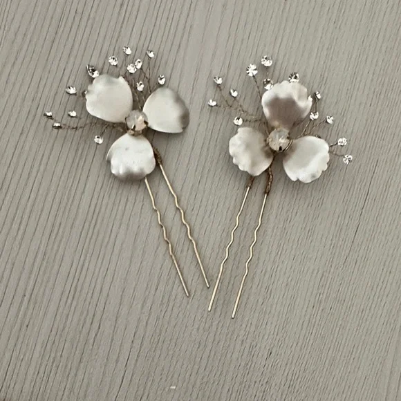 BHLDN | Accessories | Bhldn Silver And Cream Floral Hair  display picture 1